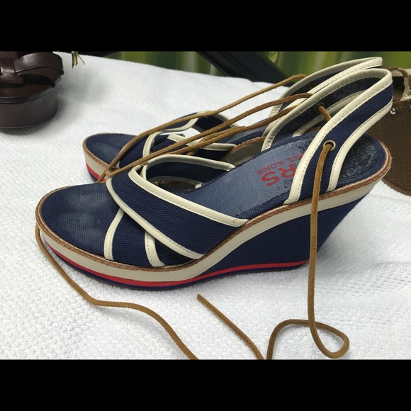 Shoes - Picture 2 of 3